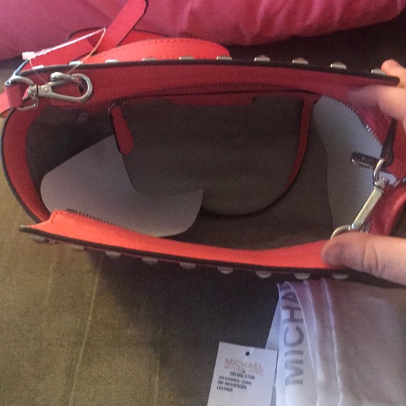 Michael Kors Gorgeous Bag - Picture 4 of 8